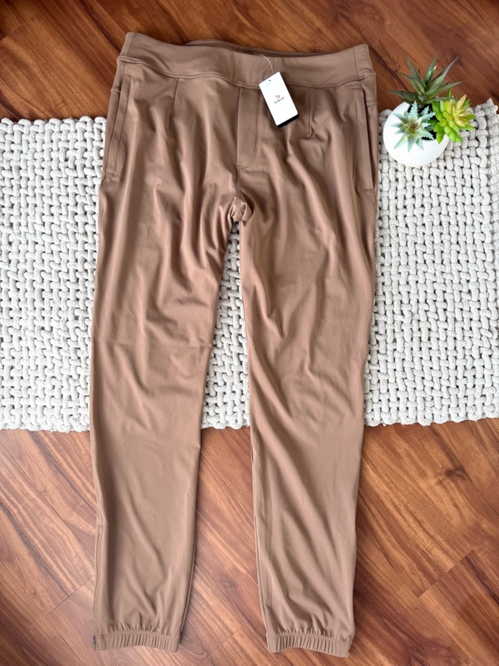 Baleaf | NWT Men’s Ankle-Zip Training Joggers in Tan | Large